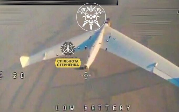 Дрон-камікадзе успішно атакує ворожий безпілотник “Zala”. ВIДЕО Дрон-камікадзе-успішно-атакує-ворожий-безпілотник-“zala”.-ВiДЕО
