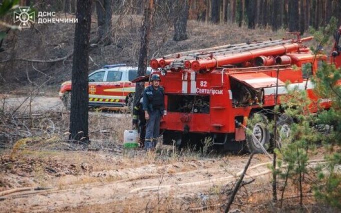 Четверту добу гасять лісову пожежу в Лиманському районі Донеччини, – ДСНС. ВІДЕО+ФОТОрепортаж Четверту-добу-гасять-лісову-пожежу-в-Лиманському-районі-Донеччини,-–-ДСНС.-ВІДЕО+ФОТОрепортаж