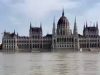 Дунай вийшов із берегів в Угорщині: Вода дісталася будівлі парламенту. ВIДЕО Дунай-вийшов-із-берегів-в-Угорщині:-Вода-дісталася-будівлі-парламенту.-ВiДЕО