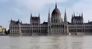 Дунай вийшов із берегів в Угорщині: Вода дісталася будівлі парламенту. ВIДЕО Дунай-вийшов-із-берегів-в-Угорщині:-Вода-дісталася-будівлі-парламенту.-ВiДЕО