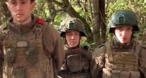 Чотирьох строковиків армії РФ полонили бійці на Курщині. ВIДЕО Чотирьох-строковиків-армії-РФ-полонили-бійці-на-Курщині.-ВiДЕО