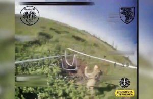 Дрон-камікадзе заганяв до смерті російського загарбника у полі. ВIДЕО Дрон-камікадзе-заганяв-до-смерті-російського-загарбника-у-полі.-ВiДЕО