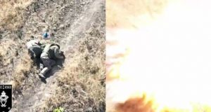 Російський загарбник “вибухово” зник після атаки дрона-камікадзе. ВIДЕО Російський-загарбник-“вибухово”-зник-після-атаки-дрона-камікадзе.-ВiДЕО