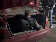 Чоловік заплатив 13 тис. дол. за подорож у багажнику до кордону з Румунією, – ДПСУ.... Чоловік-заплатив-13-тис-дол-за-подорож-у-багажнику-до-кордону-з-Румунією,-–-ДПСУ.