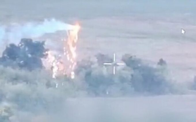 Дрон-“дракон” випалює лісосмугу із окупантами. ВIДЕО Дрон-“дракон”-випалює-лісосмугу-із-окупантами.-ВiДЕО