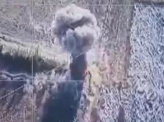 Ворожий польовий склад боєприпасів злітає у повітря після скиду із українського дрона. ВIДЕО Ворожий-польовий-склад-боєприпасів-злітає-у-повітря-після-скиду-із-українського-дрона.-ВiДЕО