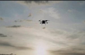 Знищення ворожої техніки скидами з дронів бійцями 14-го полку БпАК. ВIДЕО Знищення-ворожої-техніки-скидами-з-дронів-бійцями-14-го-полку-БпАК.-ВiДЕО