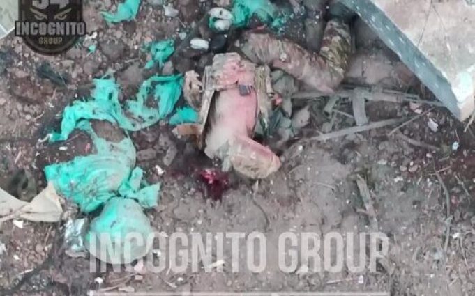 Окупант втратив голову після скиду із українського безпілотника. ВIДЕО 18+ Окупант-втратив-голову-після-скиду-із-українського-безпілотника.-ВiДЕО-18+