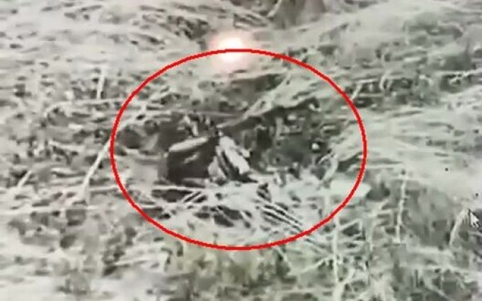 Російський військовослужбовець пустив собі кулю в голову на полі бою. ВIДЕО Російський-військовослужбовець-пустив-собі-кулю-в-голову-на-полі-бою.-ВiДЕО