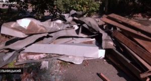 Атака “Шахедів” на Хмельницький: знищено дах багатоповерхівки. ВIДЕО Атака-“Шахедів”-на-Хмельницький:-знищено-дах-багатоповерхівки.-ВiДЕО