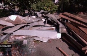 Атака “Шахедів” на Хмельницький: знищено дах багатоповерхівки. ВIДЕО Атака-“Шахедів”-на-Хмельницький:-знищено-дах-багатоповерхівки.-ВiДЕО
