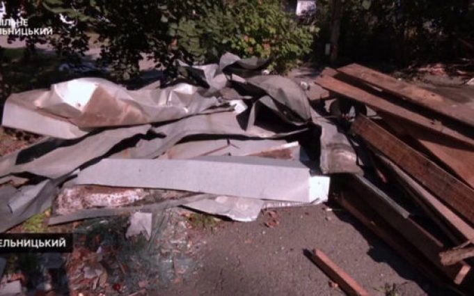 Атака “Шахедів” на Хмельницький: знищено дах багатоповерхівки. ВIДЕО Атака-“Шахедів”-на-Хмельницький:-знищено-дах-багатоповерхівки.-ВiДЕО