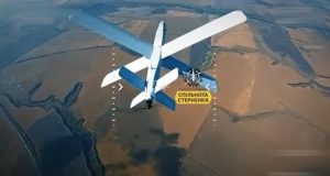 Дрон-камікадзе збиває російський БПЛА “Ланцет” у модифікації “Изделие-51”. ВIДЕО Дрон-камікадзе-збиває-російський-БПЛА-“Ланцет”-у-модифікації-“Изделие-51”.-ВiДЕО