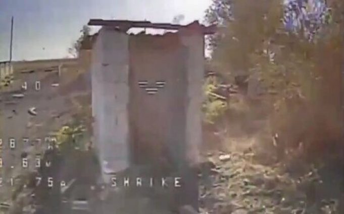 Туалет із окупантом злітає у повітря після прильоту дрона. ВIДЕО Туалет-із-окупантом-злітає-у-повітря-після-прильоту-дрона.-ВiДЕО