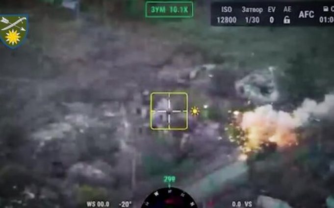 Бійці 66 ОМБр знищили броньовану машину противника ударом двох безпілотників. ВIДЕО Бійці-66-ОМБр-знищили-броньовану-машину-противника-ударом-двох-безпілотників.-ВiДЕО