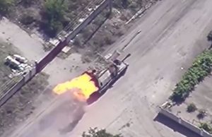 Розвідники двома FPV-дронами спалили російську САУ “Мста-С”. ВIДЕО Розвідники-двома-fpv-дронами-спалили-російську-САУ-“Мста-С”.-ВiДЕО