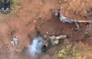 Бійці 24-ї ОМБр дронами викурюють окупантів з бліндажів. ВIДЕО Бійці-24-ї-ОМБр-дронами-викурюють-окупантів-з-бліндажів.-ВiДЕО