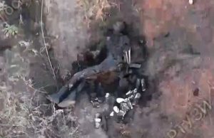 Тіла окупантів валяються вздовж дороги із розбитою російською технікою. ВIДЕО 18+ Тіла-окупантів-валяються-вздовж-дороги-із-розбитою-російською-технікою.-ВiДЕО-18+