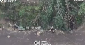 Момент знищення польового складу БК та позицій окупантів на Вовчанському напрямку. ВIДЕО Момент-знищення-польового-складу-БК-та-позицій-окупантів-на-Вовчанському-напрямку.-ВiДЕО
