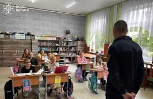 Триває профілактична робота у закладах освіти Володимирського району