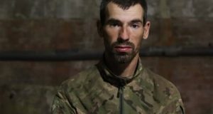 Полонений окупант про ситуацію на фронті: “Нас как мышей кинули, сказали, если назад вернемся, нас... Полонений-окупант-про-ситуацію-на-фронті:-“Нас-как-мышей-кинули,-сказали,-если-назад-вернемся,-нас.
