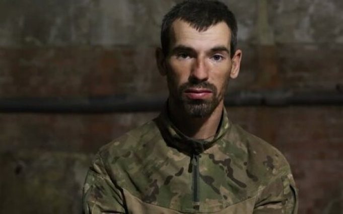 Полонений окупант про ситуацію на фронті: “Нас как мышей кинули, сказали, если назад вернемся, нас... Полонений-окупант-про-ситуацію-на-фронті:-“Нас-как-мышей-кинули,-сказали,-если-назад-вернемся,-нас.