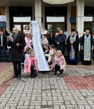 Бережемо-пам’ять-та-продовжуємо-боротьбу:-у-Нововолинську-вшанували-загиблих-Захисників-та-Захисниць-України