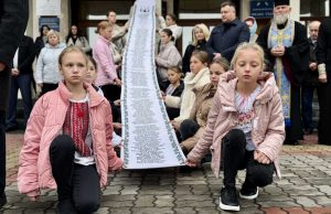 Рушник Пам’яті: у Нововолинську презентували вишите полотнище з іменами полеглих Героїв Рушник-Пам’яті:-у-Нововолинську-презентували-вишите-полотнище-з-іменами-полеглих-Героїв