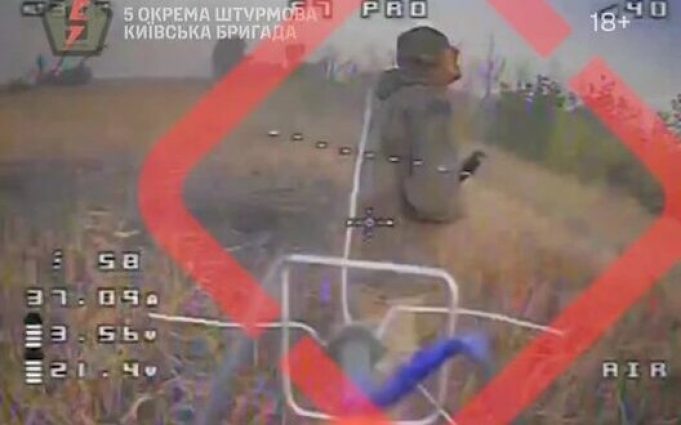 Воїни Київської штурмової бригади влучно атакують російських піхотинців. ВIДЕО Воїни-Київської-штурмової-бригади-влучно-атакують-російських-піхотинців.-ВiДЕО