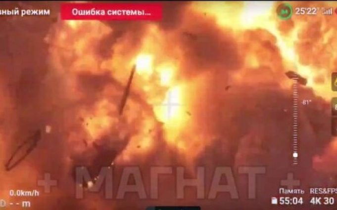 Наші воїни спостерігають за детонацією боєкомплекту танка під Куп’янськом. ВIДЕО Наші-воїни-спостерігають-за-детонацією-боєкомплекту-танка-під-Куп’янськом.-ВiДЕО