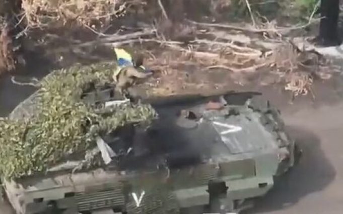 Українські бійці перемогли у дуелі на БМП-2 та затрофеїли ворожу бронемашину. ВIДЕО Українські-бійці-перемогли-у-дуелі-на-БМП-2-та-затрофеїли-ворожу-бронемашину.-ВiДЕО