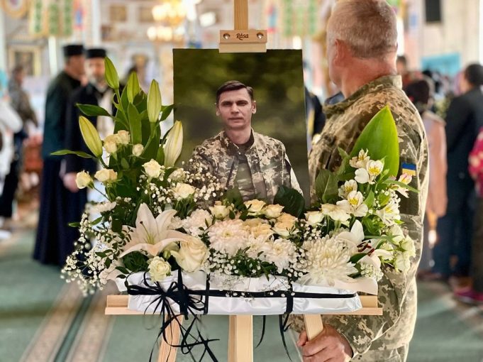 Нововолинська громада попрощалася з Героєм Андрієм Шевчуком Нововолинська-громада-попрощалася-з-Героєм-Андрієм-Шевчуком