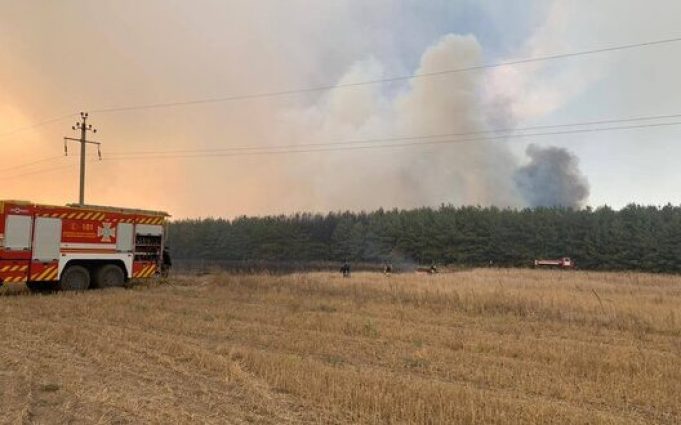 Внаслідок російського обстрілу на Харківщині загорілися 15 гектарів лісу. ВІДЕО+ФОТОрепортаж Внаслідок-російського-обстрілу-на-Харківщині-загорілися-15-гектарів-лісу.-ВІДЕО+ФОТОрепортаж