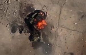 Окупант загорівся і вибухнув на полі бою. ВIДЕО 18+ Окупант-загорівся-і-вибухнув-на-полі-бою.-ВiДЕО-18+