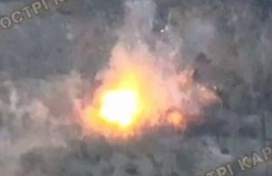 Тіло окупанта розлітається на шмаття після влучання українського дрона. ВIДЕО Тіло-окупанта-розлітається-на-шмаття-після-влучання-українського-дрона.-ВiДЕО