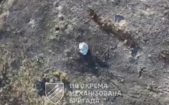 Український дрон знищує намет з російським “туристом”. ВIДЕО Український-дрон-знищує-намет-з-російським-“туристом”.-ВiДЕО