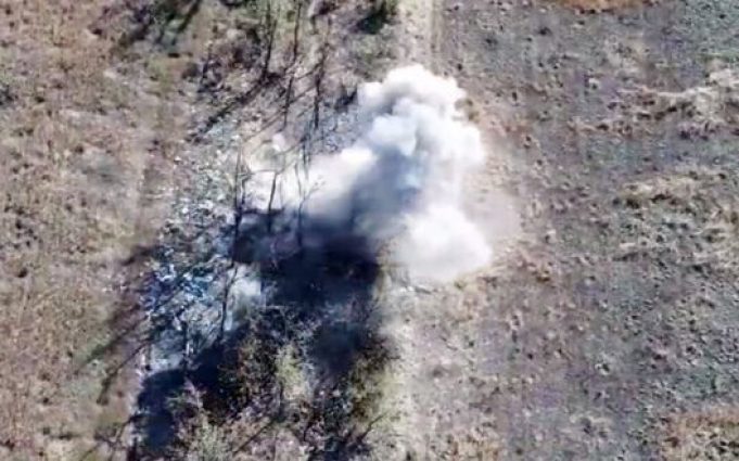 Бійці підрозділу BULAVA знищують позиції рашистів бомбером “Королева Шершнів”. ВIДЕО Бійці-підрозділу-bulava-знищують-позиції-рашистів-бомбером-“Королева-Шершнів”.-ВiДЕО