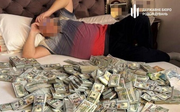 У керівниці МСЕК на Хмельниччині Крупи виявили під час обшуків $6 млн готівкою, – ДБР.... У-керівниці-МСЕК-на-Хмельниччині-Крупи-виявили-під-час-обшуків-$6-млн-готівкою,-–-ДБР.