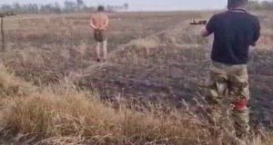 Окупанти розстріляли беззбройного полоненого воїна. ВIДЕО Окупанти-розстріляли-беззбройного-полоненого-воїна.-ВiДЕО
