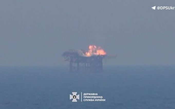 У ДПСУ показали кадри боїв за газовидобувні вежі поблизу Зміїного. ВIДЕО У-ДПСУ-показали-кадри-боїв-за-газовидобувні-вежі-поблизу-Зміїного.-ВiДЕО