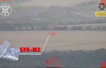Сили оборони знищили російський ЗРК “Бук-М2” на Луганщині за допомогою двох FPV-дронів. ВIДЕО Сили-оборони-знищили-російський-ЗРК-“Бук-М2”-на-Луганщині-за-допомогою-двох-fpv-дронів.-ВiДЕО