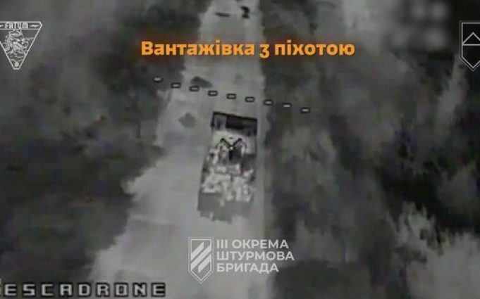 Українські захисники уразили сім російських вантажівок, броньовик “Тайфун-К” і МТЛБ окупантів. ВIДЕО Українські-захисники-уразили-сім-російських-вантажівок,-броньовик-“Тайфун-К”-і-МТЛБ-окупантів.-ВiДЕО