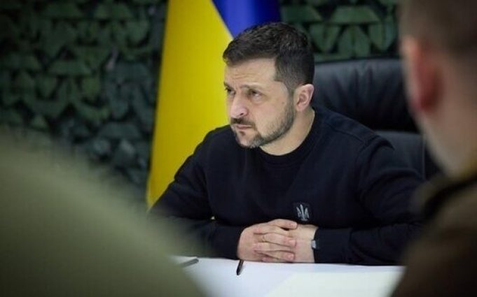 Лише цього тижня РФ застосувала проти України понад 800 КАБів, майже 400 ударних БпЛА та... Лише-цього-тижня-РФ-застосувала-проти-України-понад-800-КАБів,-майже-400-ударних-БпЛА-та.