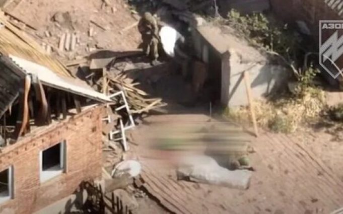 Росіяни розстріляли трьох беззбройних українських військовополонених на Донеччині, – “Азов”. ВIДЕО Росіяни-розстріляли-трьох-беззбройних-українських-військовополонених-на-Донеччині,-–-“Азов”.-ВiДЕО