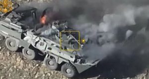 Від влучних скидів боєприпасів горить ворожа БМП в Курській області. ВIДЕО Від-влучних-скидів-боєприпасів-горить-ворожа-БМП-в-Курській-області.-ВiДЕО