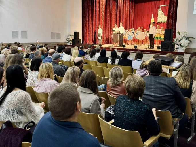 Нагородження і теплі вітання: у Нововолинську відзначили День працівників освіти Нагородження-і-теплі-вітання:-у-Нововолинську-відзначили-День-працівників-освіти