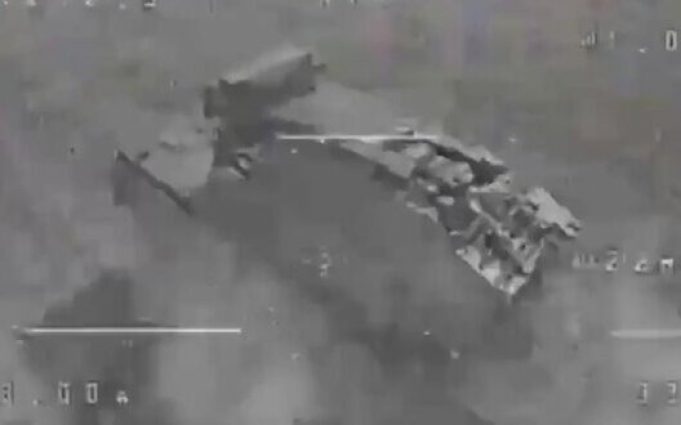 Дрон-камікадзе наздогнав у полі російський ЗРК “Тор-М2” вартістю $25 мільйонів. ВIДЕО Дрон-камікадзе-наздогнав-у-полі-російський-ЗРК-“Тор-М2”-вартістю-$25-мільйонів.-ВiДЕО