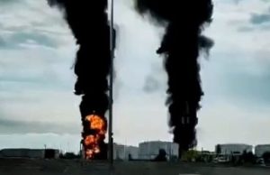 Два резервуари з паливом горять у нафтовому терміналі окупованої Феодосії. ВIДЕО Два-резервуари-з-паливом-горять-у-нафтовому-терміналі-окупованої-Феодосії.-ВiДЕО