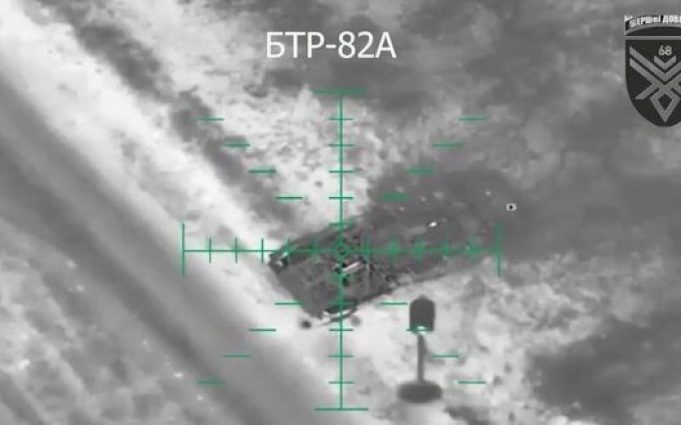 “Шершні Довбуша” атакували ворожий БТР-82А, а також бліндаж з особовим складом. ВIДЕО “Шершні-Довбуша”-атакували-ворожий-БТР-82А,-а-також-бліндаж-з-особовим-складом.-ВiДЕО