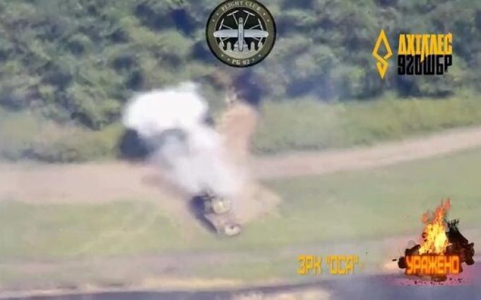 Воїни 92 ОШБр уразили ворожий ЗРК “Оса”, танк Т-72 і БМП-3 окупантів. ВIДЕО Воїни-92-ОШБр-уразили-ворожий-ЗРК-“Оса”,-танк-Т-72-і-БМП-3-окупантів.-ВiДЕО